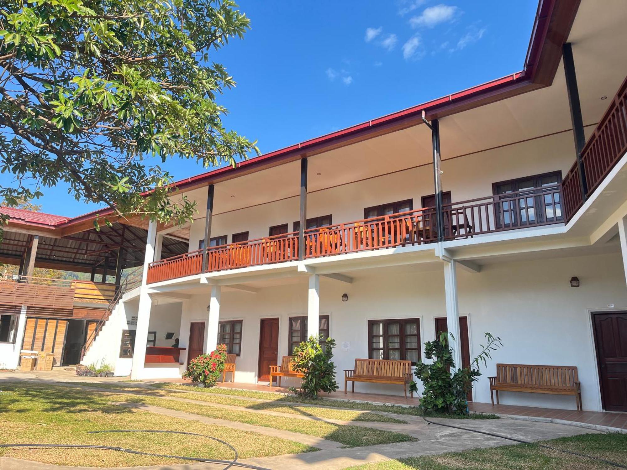 Sanhak Guesthouse 1 Ban Nahin-Nai Zewnętrze zdjęcie